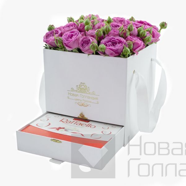 Белая коробка-шкатулка с розовой кустовой пионовидной розой №625