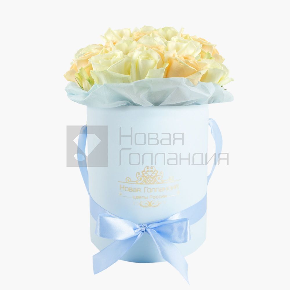 15 кремово-белых роз в маленькой голубой коробке №753