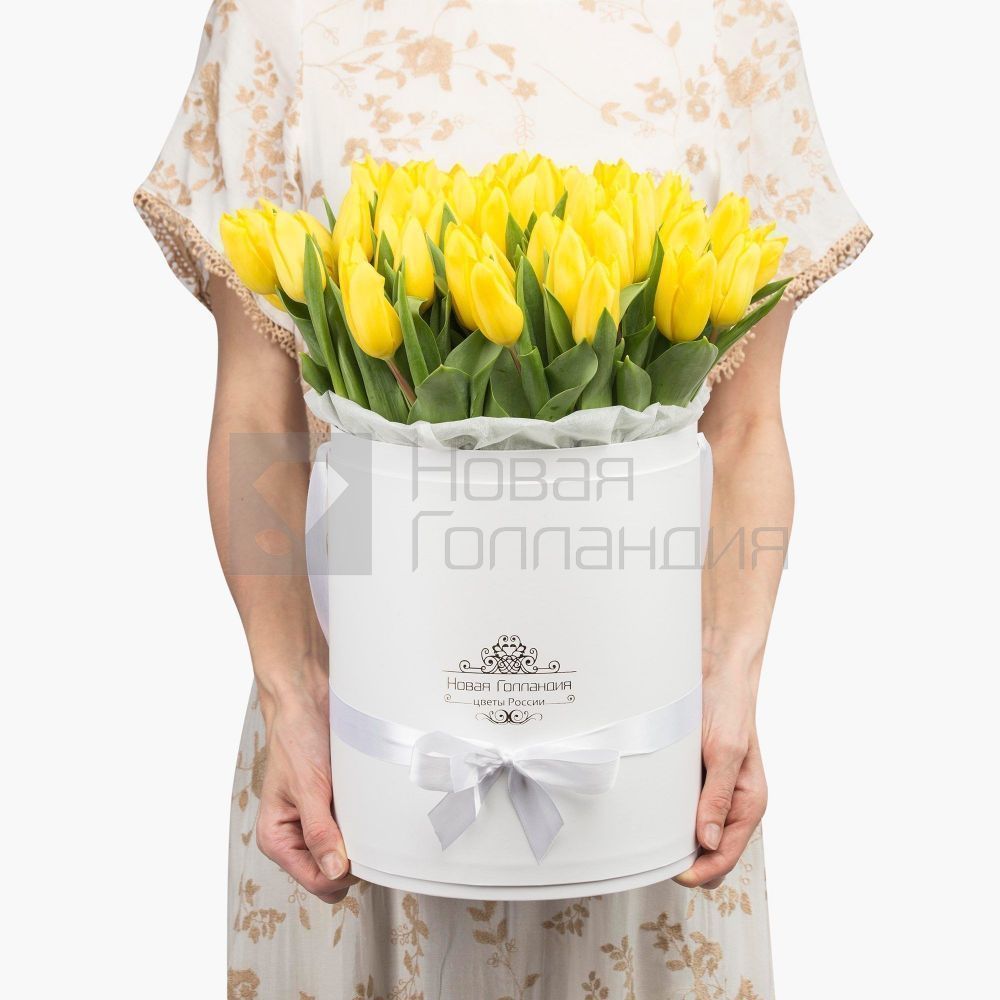 59 желтых тюльпанов в большой белой шляпной коробке №516