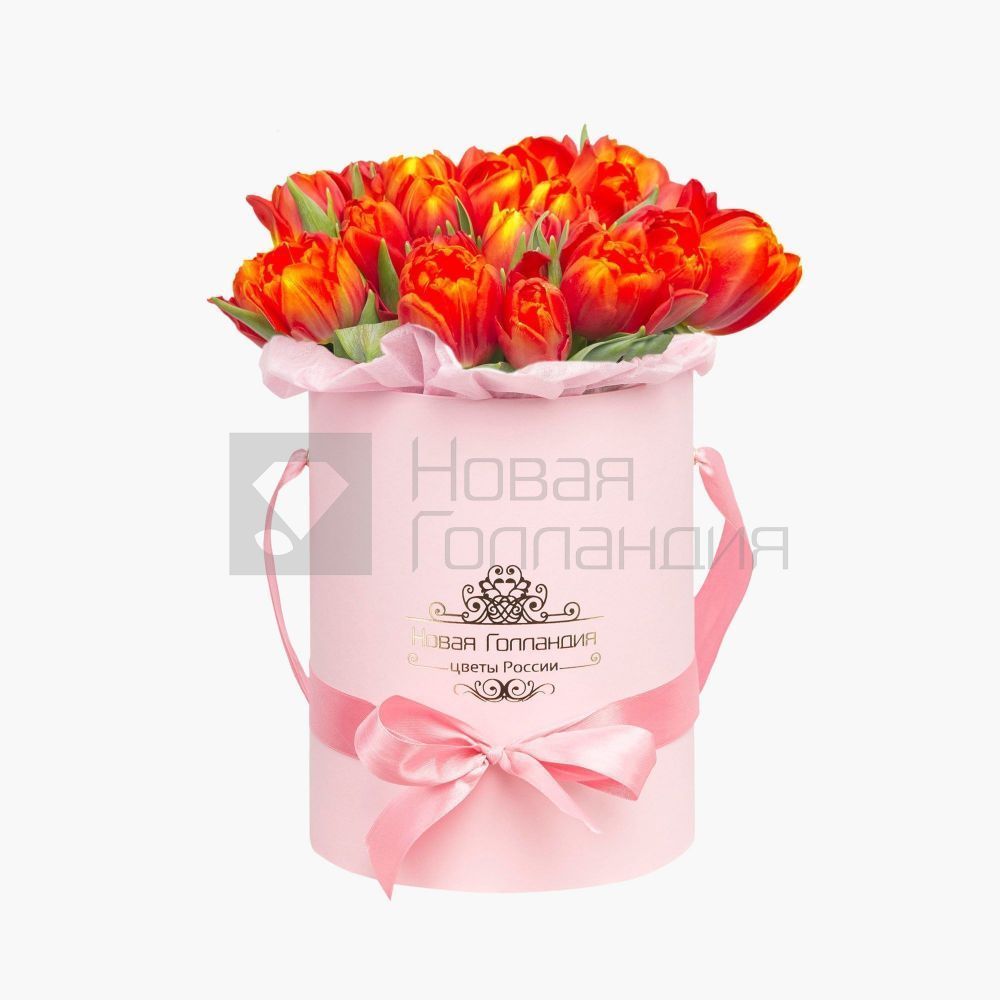 25 красно-рыжих тюльпанов в розовой маленькой шляпной коробке №554