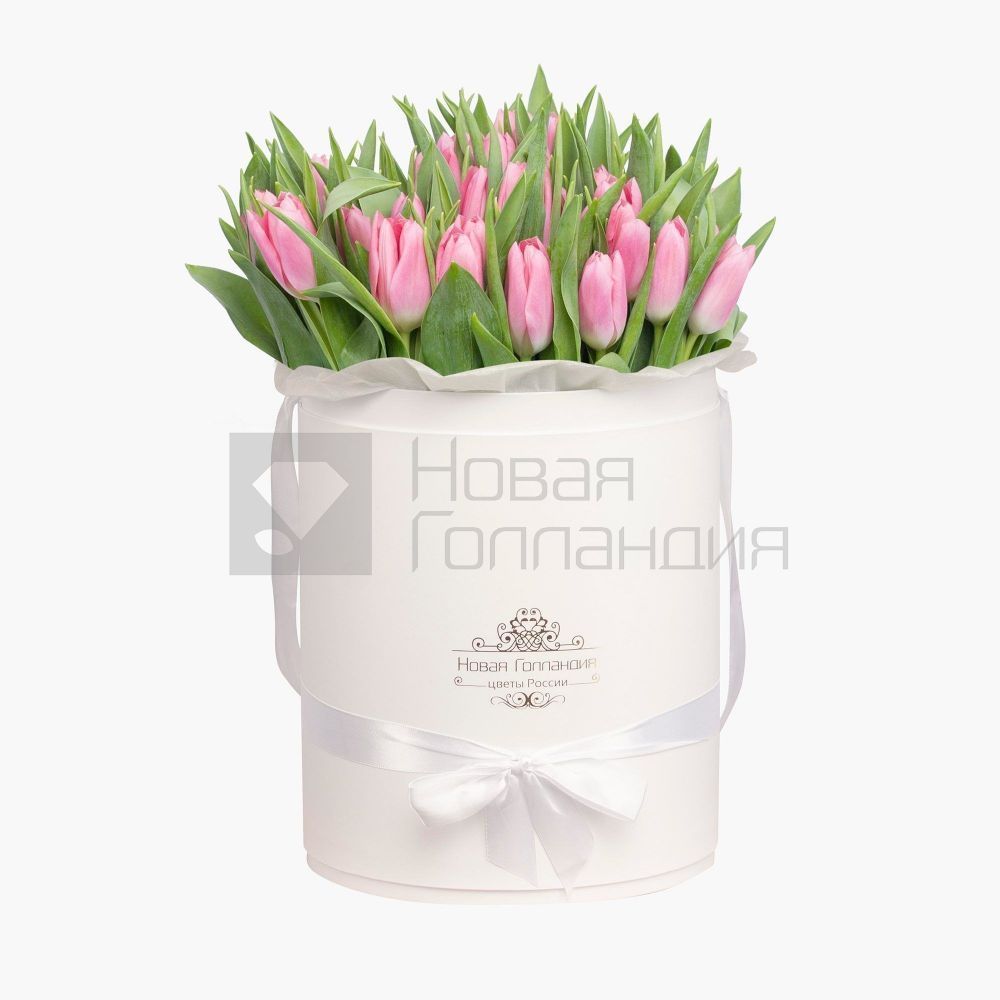 59 розовых тюльпанов в большой белой шляпной коробке №531