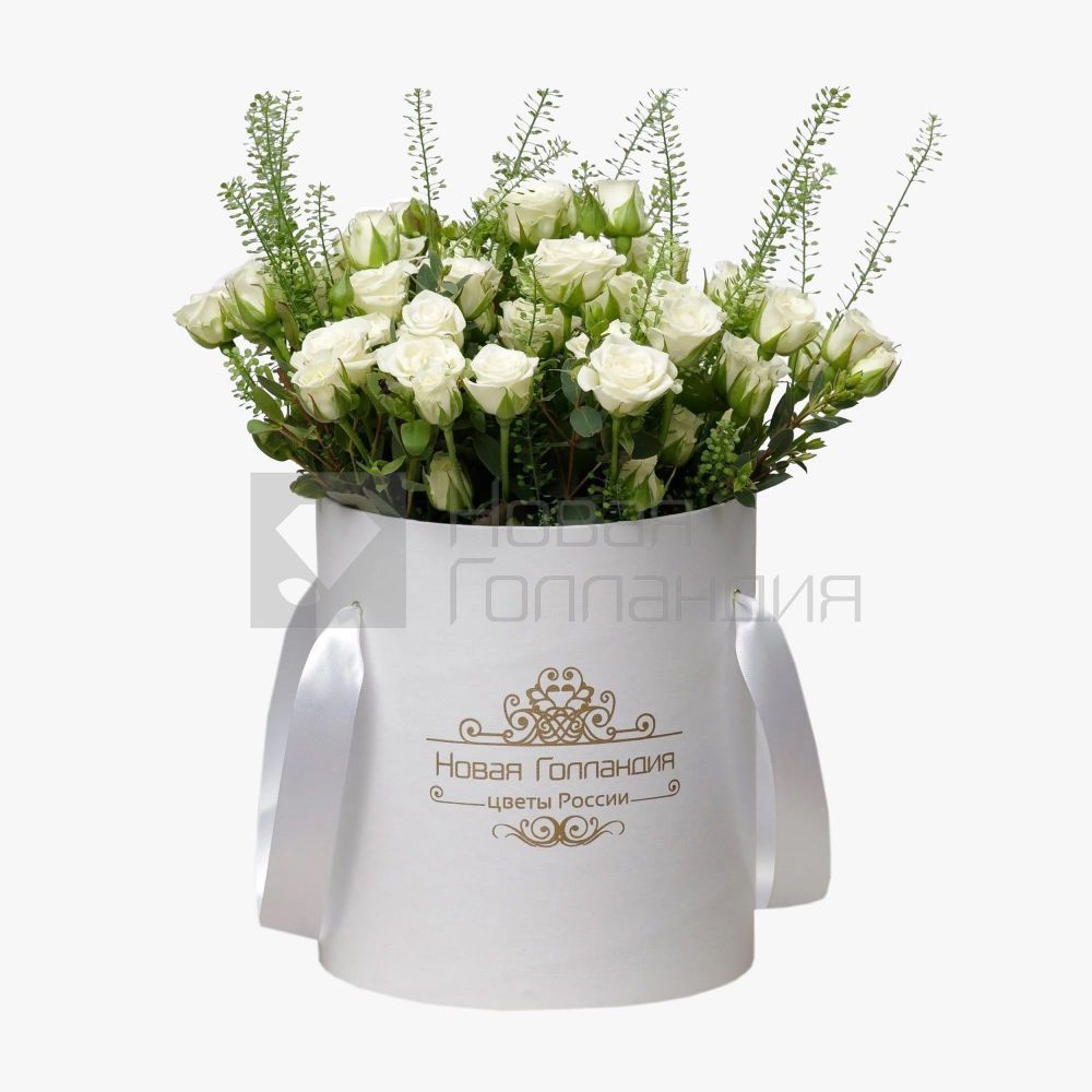Белые кустовые розы в белой шляпной коробке №20