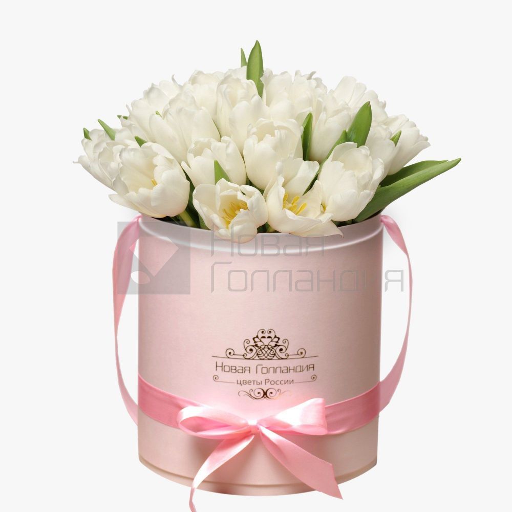 35 белых тюльпанов в розовой шляпной коробке №109