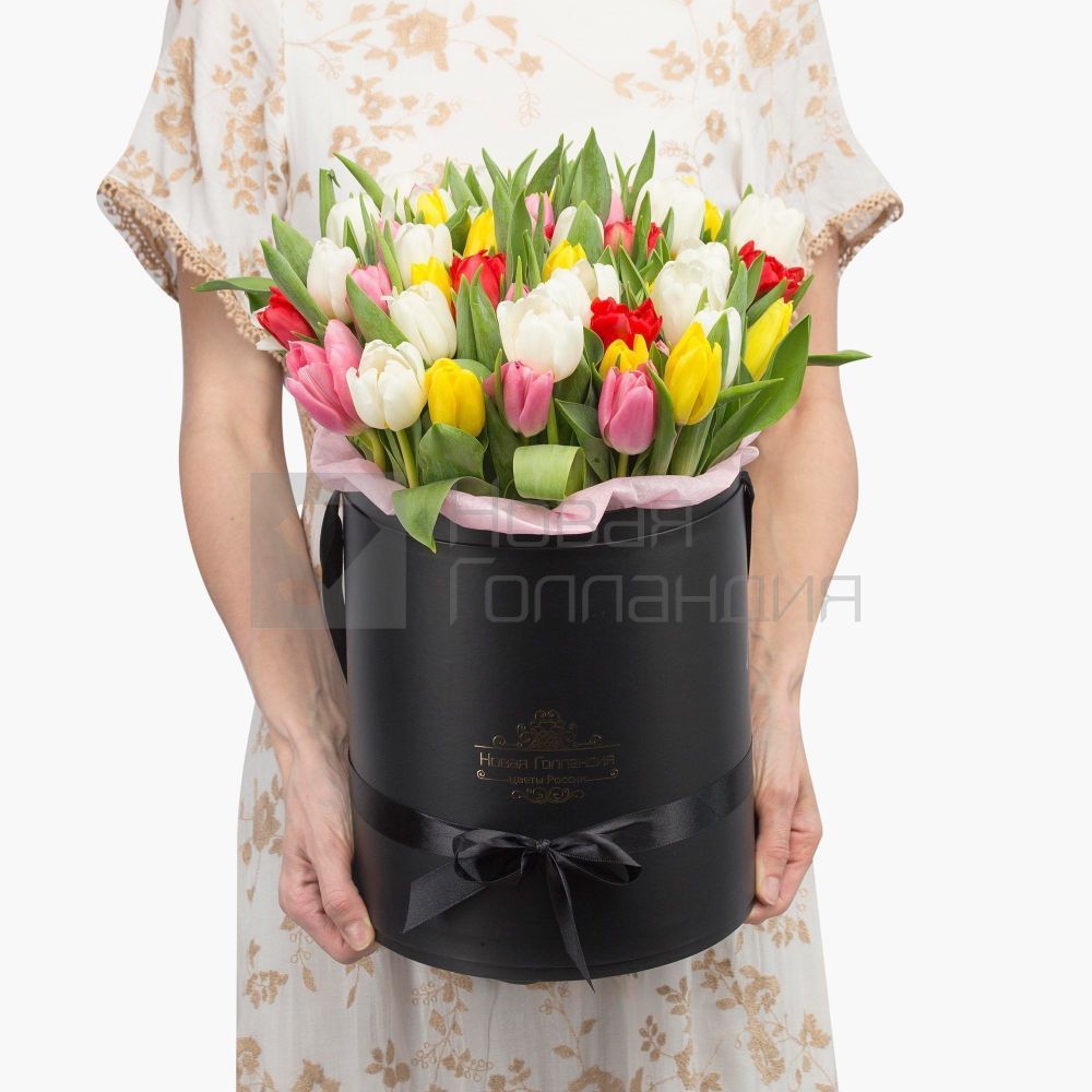 59 тюльпанов микс в большой черной шляпной коробке №518